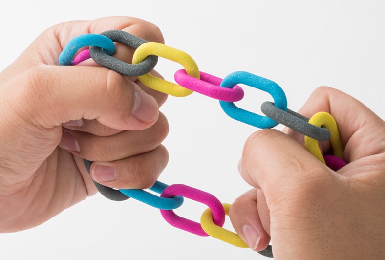 チェーンを引っ張るイメージ