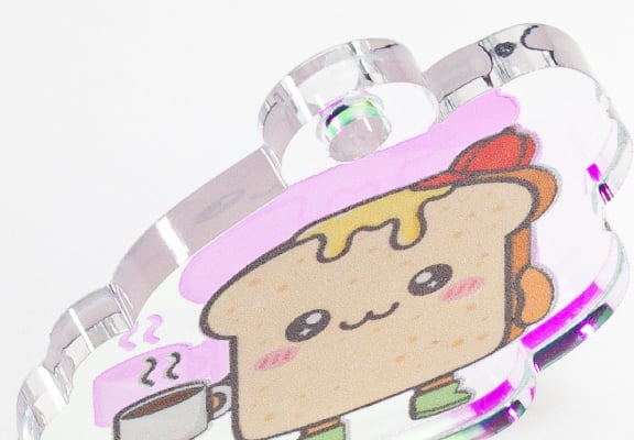 3mm厚のアクリル素材を採用。自由な形状でカットでき、切り口はアイスメルトカットにより滑らかな仕上がり。(写真の素材:オーロラ)