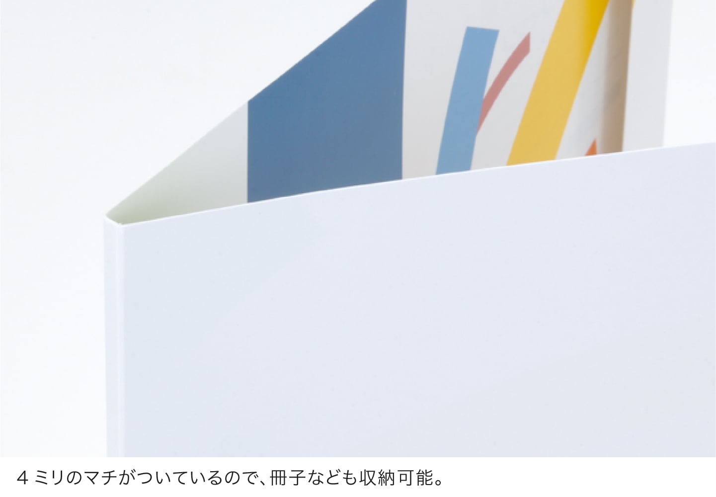 A4 2ポケットホルダー 糊貼タイプ 4ミリのマチがついているので、冊子なども収納可能。