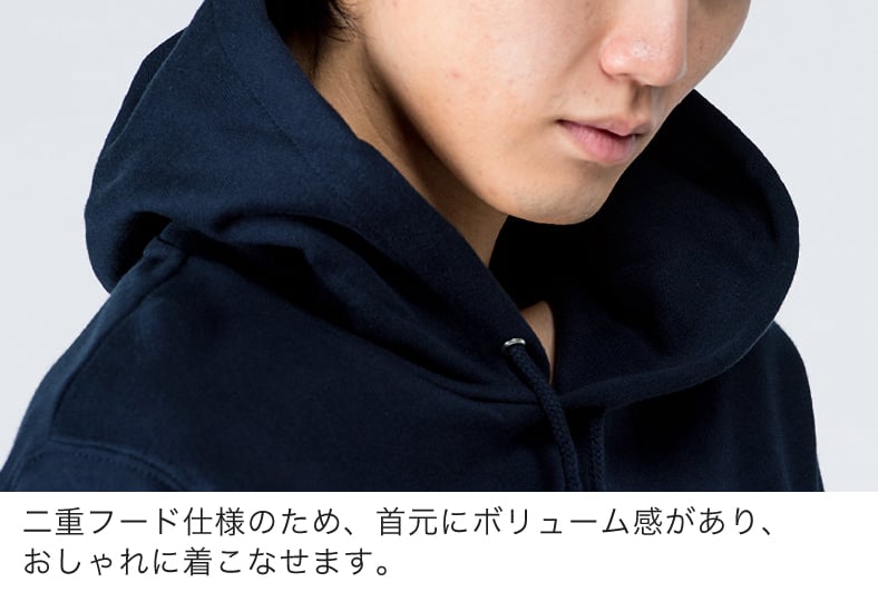 二重フード仕様のため、首元にボリューム感があり、おしゃれに着こなせます